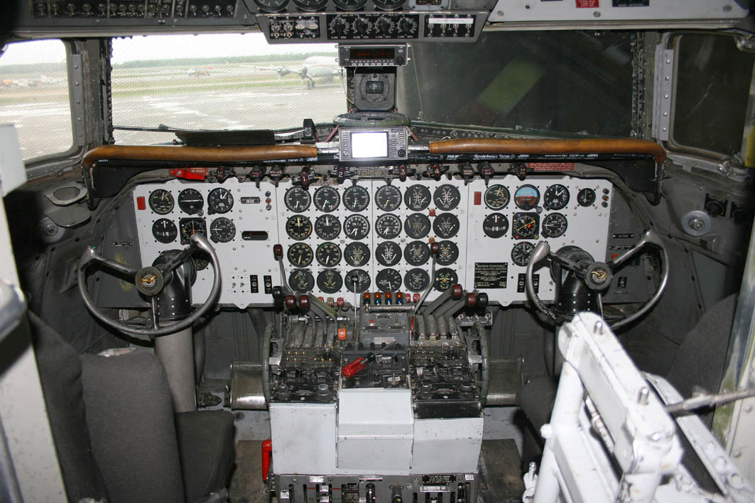 DC6 N7780B