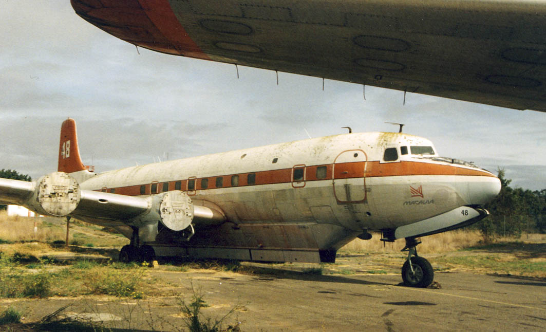 DC6 N888SQ